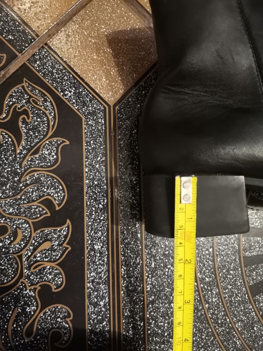 Ghete din  PIELE mărimea 35