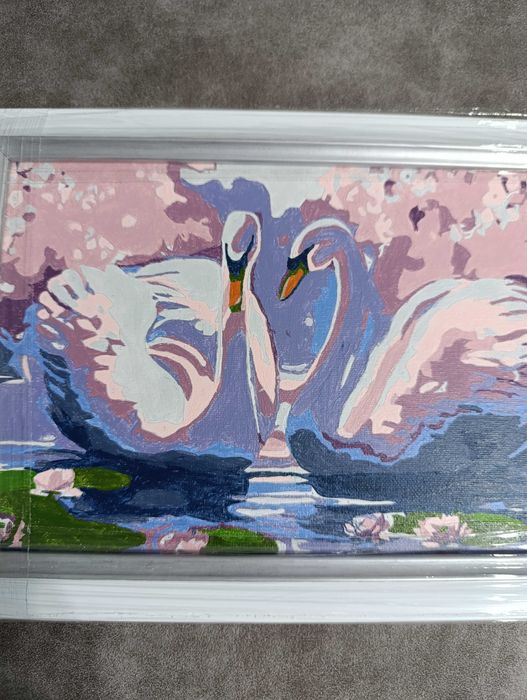 Картина по номера "Лебеди", завършена, готова за окачване, в рамка