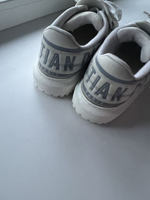 Кроссовки женские