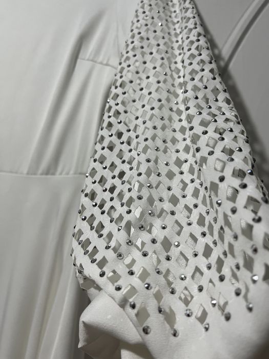 Белое платье