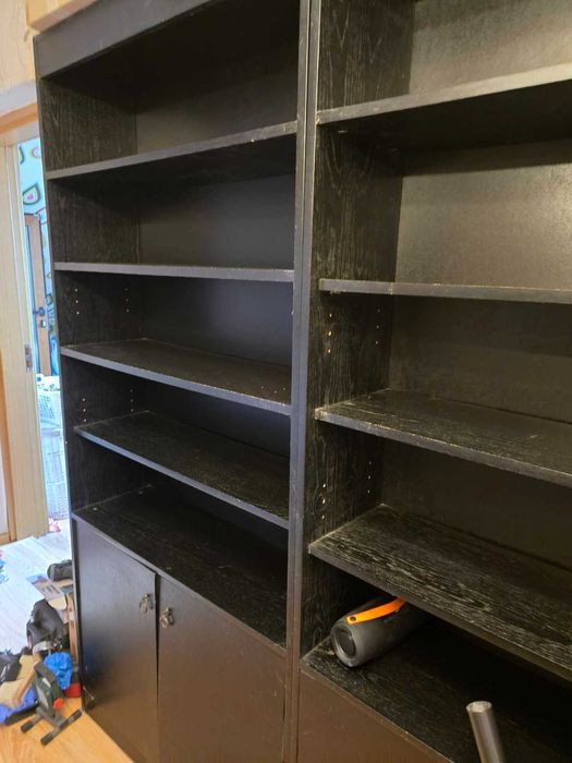 Подарявам употребявани черни библиотеки 3 броя