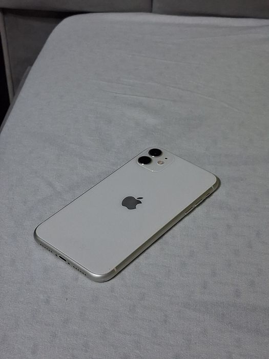 IPhone 11, в хорошем состоянии.