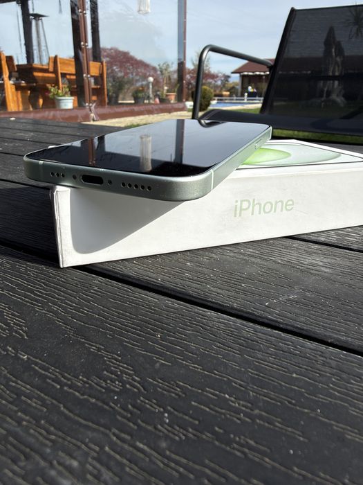 Iphone 15 green