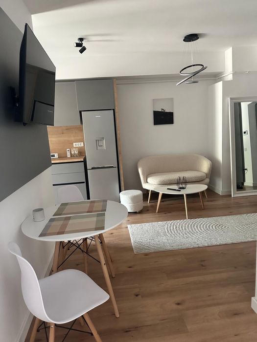 Inchiriez apartament 2 camere tip studio centru zavoi parc
