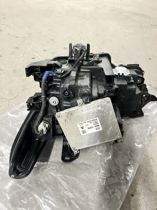 Far dreapta Mazda 3/2019 original pt piese sau verificare