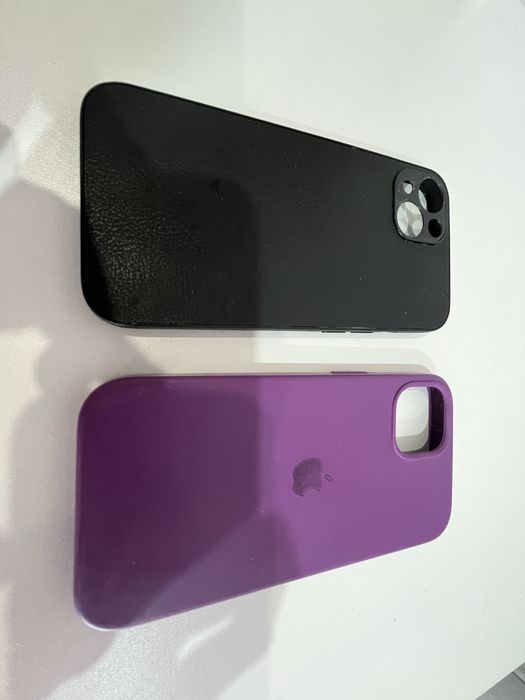 Два чехла iPhone 13