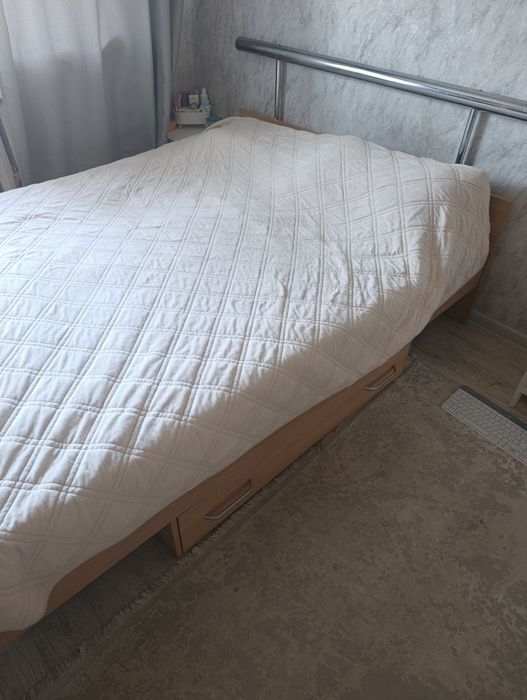 Продам кровать 140 с матрасом