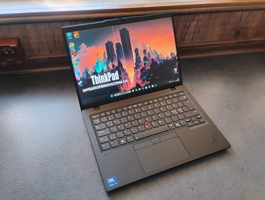 Laptop Lenovo - intel ultra 5 - Arc  - LTE - 5G