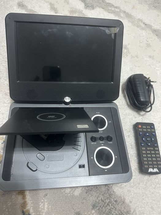 Портативный DVD плеер.