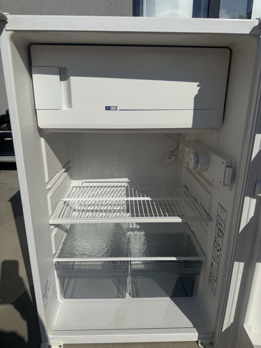 Малък хладилник Либхер с камера