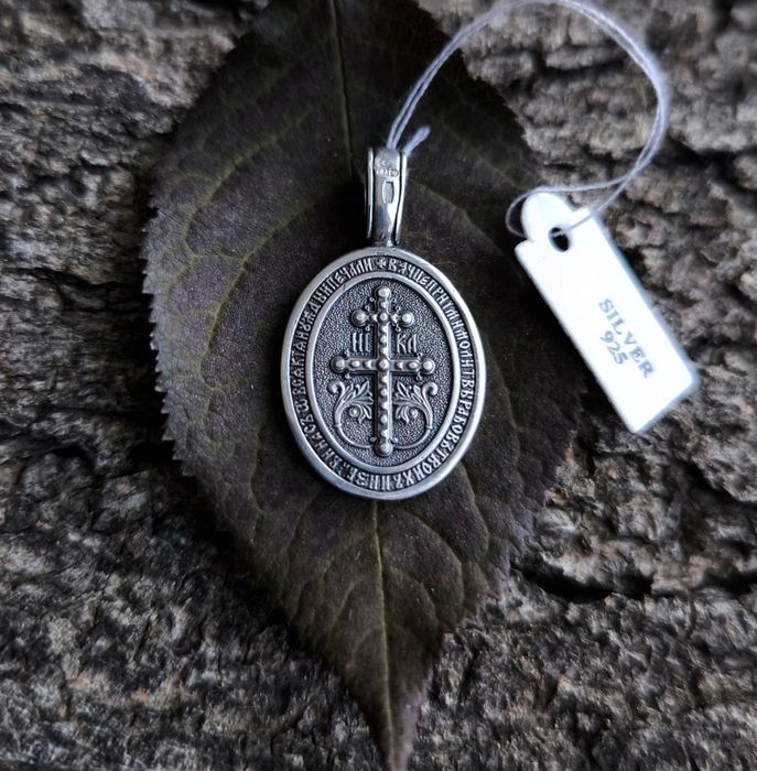 Сребърни кръстове и медальони