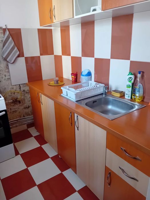 Inchiriez garsoniera zona meteo