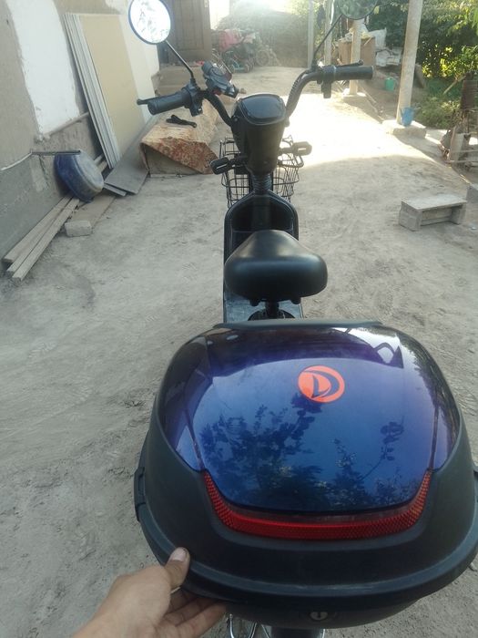 Skuterni narhi kelishiladi kaskasi skuterni  plashi xsmfa zaryadchiki