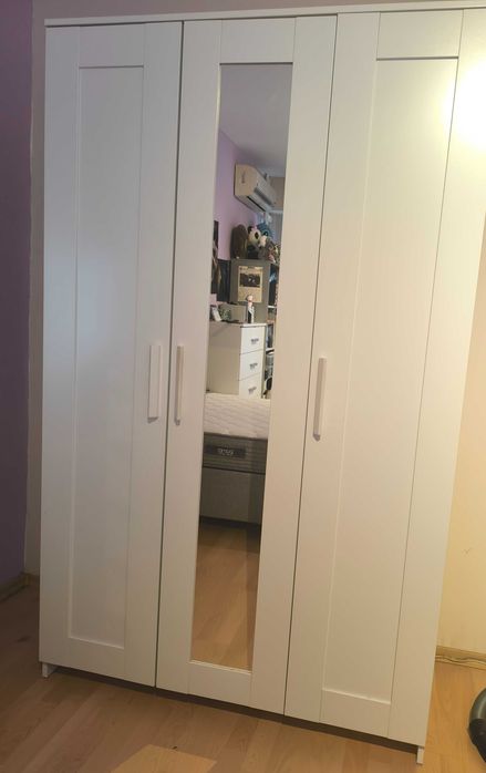 Трикрилен гардероб