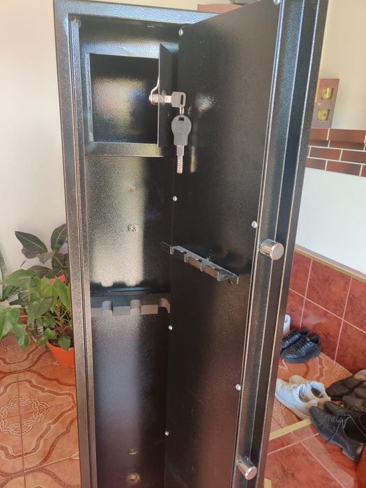 Dulap armament aproape nou