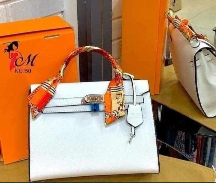 Genti dama(doua dimensiuni,35cmL și 41cm L,diverse nuanțe,France,sacul