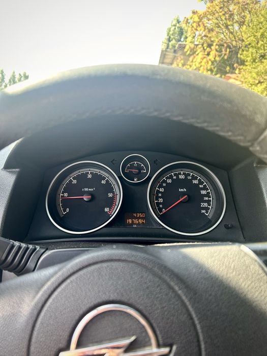 Opel Astra H GTC 1.7