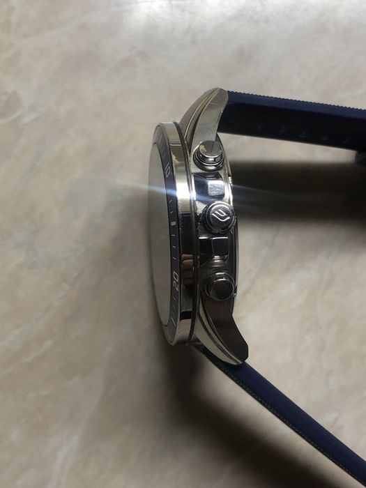 Мъжки работещ часовник