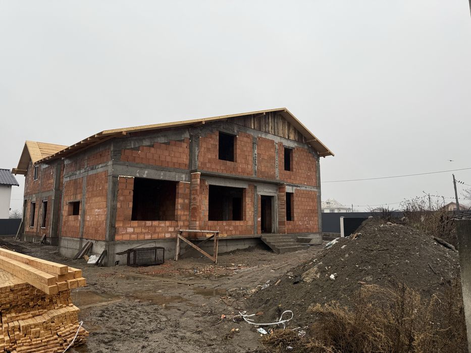 Casa Golesti!3camere  2 bai Living Bucatarie mp160 Teren 400mp