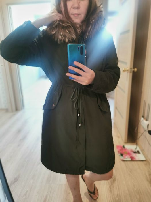 Продам парку на натуральном мехе