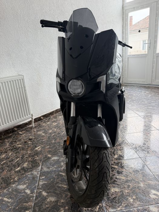 Vand scuter electric