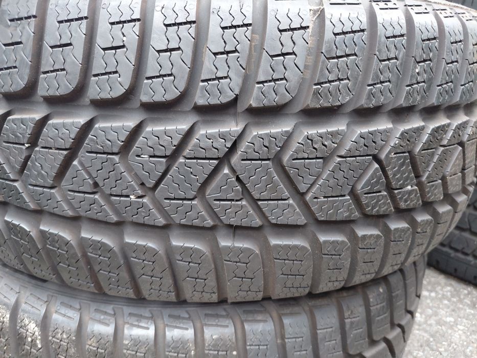 205/40/18" Pirelli 4бр.гуми