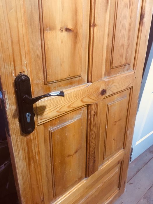Дверь деревянная б/у.