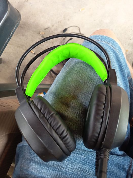 Vând căști gaming