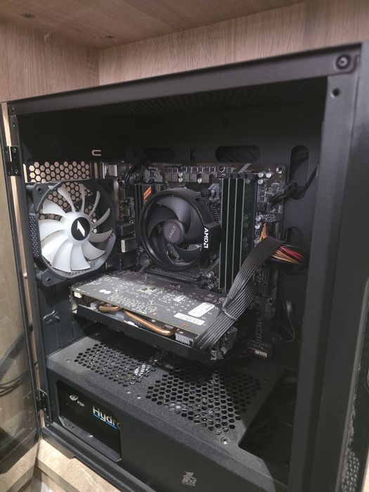 Gaming setup подходящ за доста игри