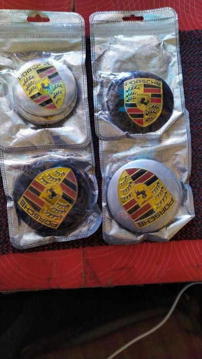 Наклейки на колпаки