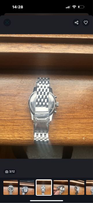 Два броя часовници