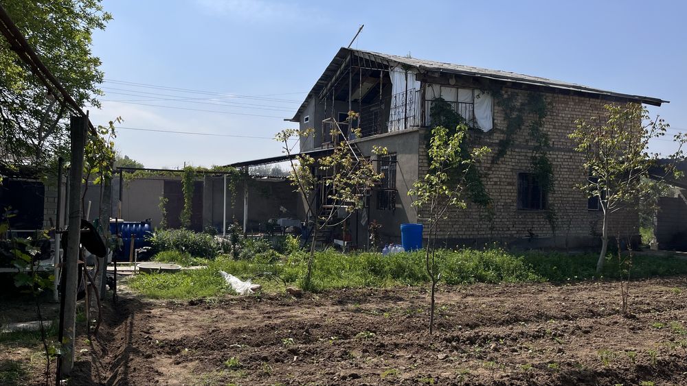 Dalahovli sotiladi srochna arzon narxda hamma sharoiti bor