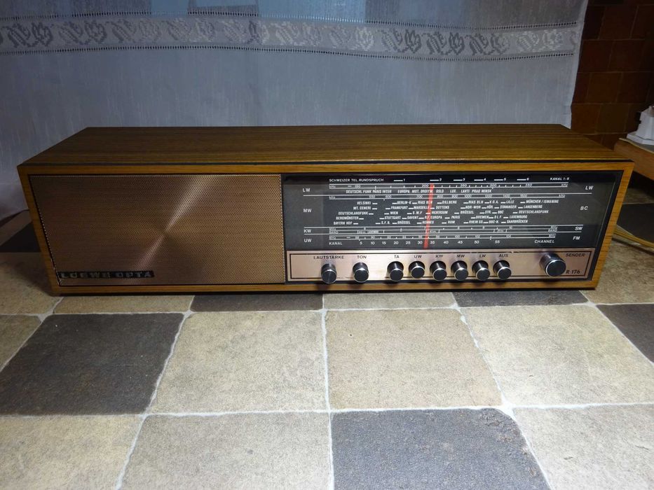 Aparat radio vintage Loewe Opta R176