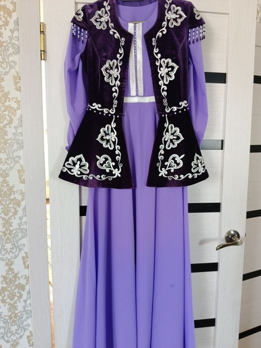 Кажекей көйлекпен сатылады