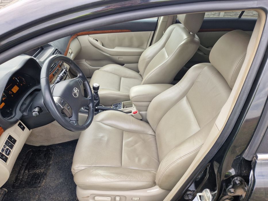 Dezmembrez Toyota Avensis T25 2.2 Dcat 177 cp