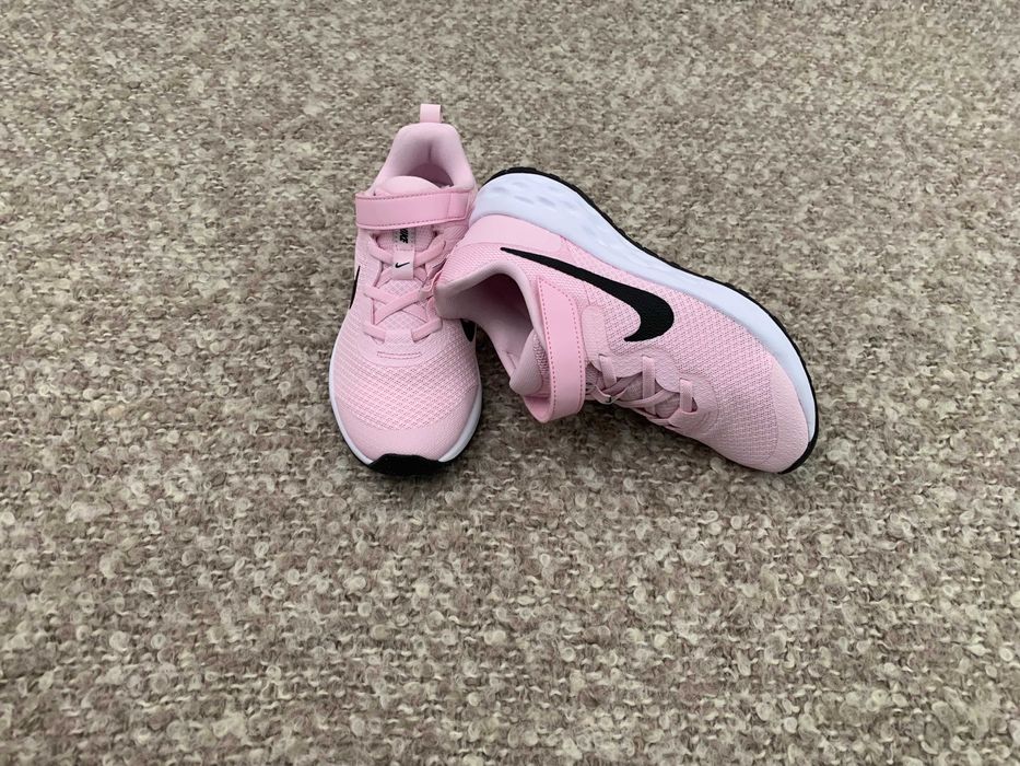 Нови маратонки за момиче Nike Revolution 6 - номер 33.5, стелка: 22 см