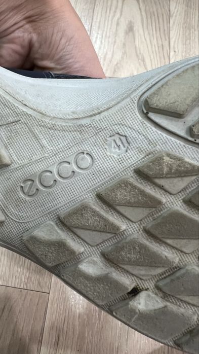 Продаю кроссовки от фирмы ECCO