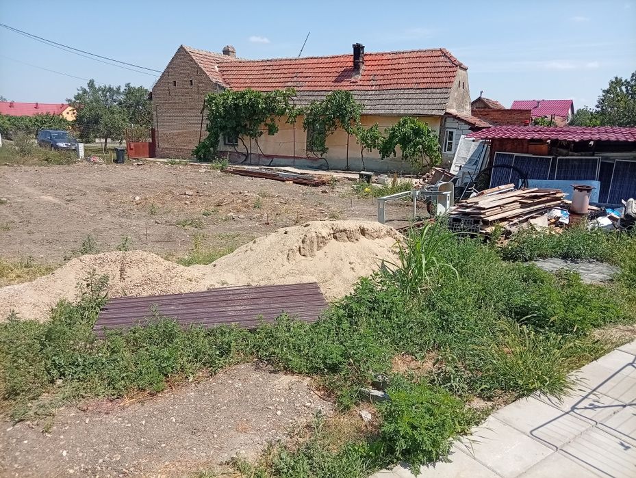 Vând teren pentru loc de casa