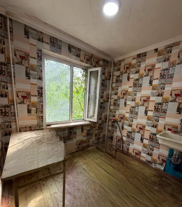 продам 1-ком. 32кв. 2мкр. 2-этаж