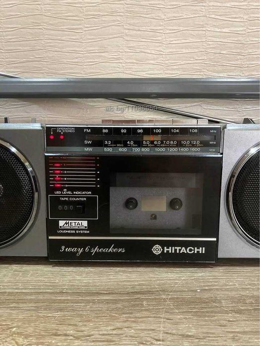 HITACHI TRK-6701W vintage retro boombox