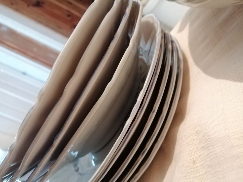 Част от български сервиз.