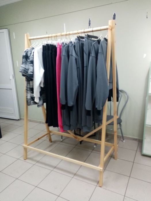 Гардеробная вешалка напольная