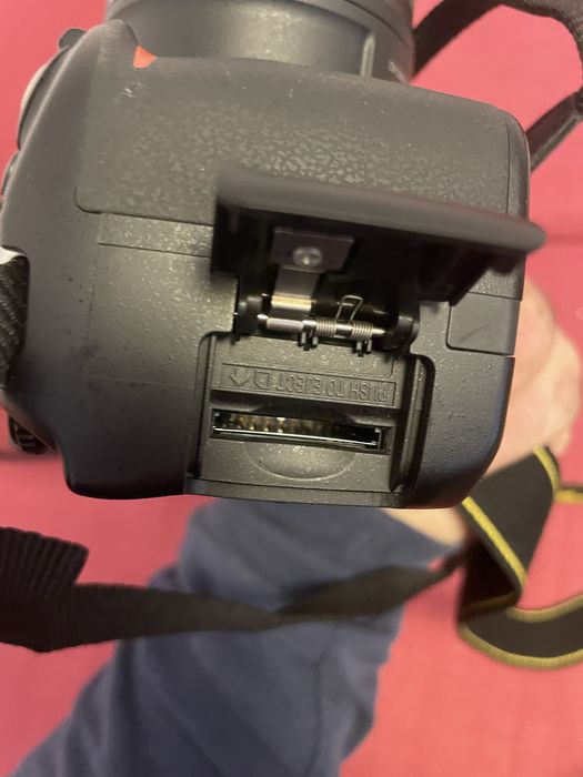 Aparat de Fotografiat Nikon D3100