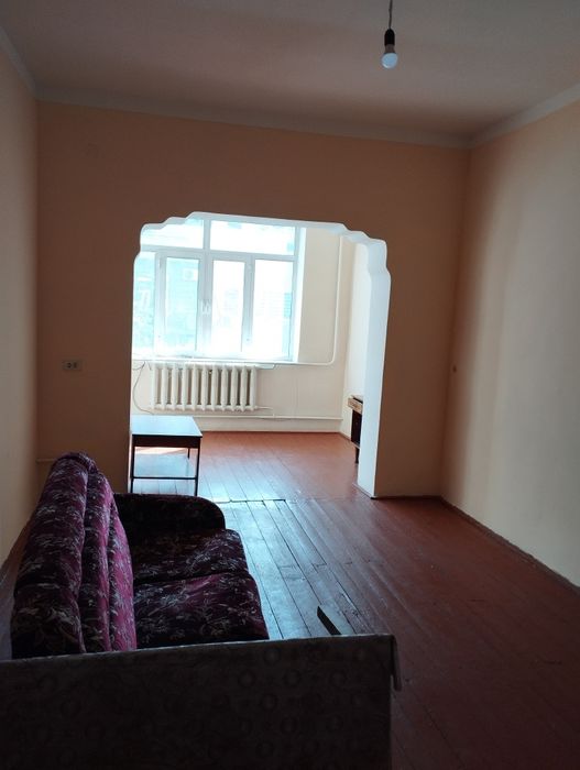 Оху кафеси якинида хонадан ижарага берилади