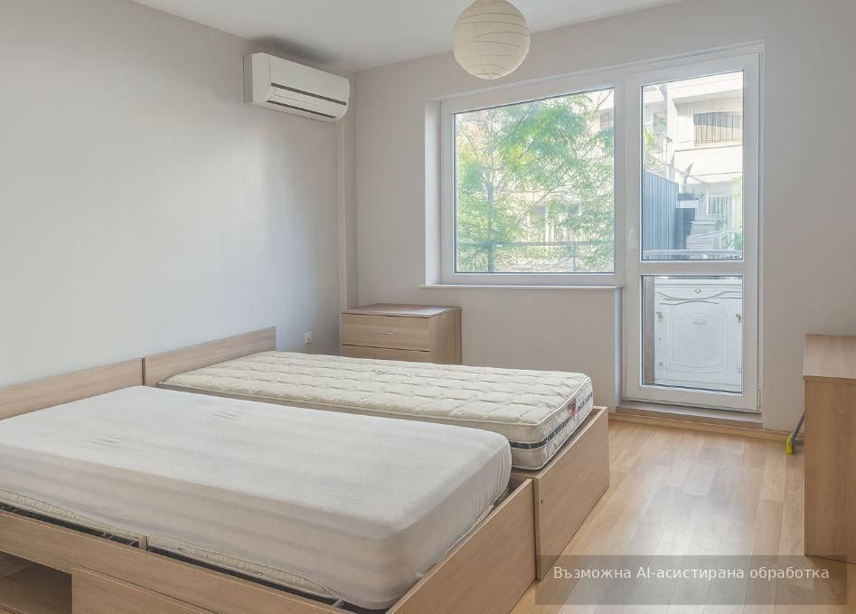 Тристаен апартамент в района на Цветен квартал!