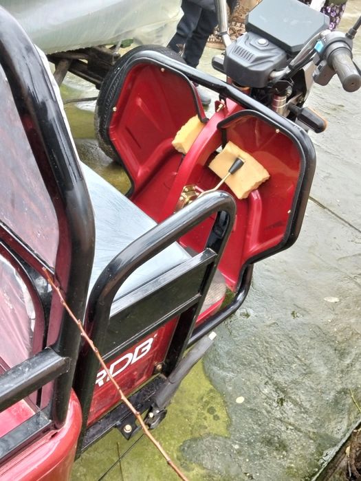 Vind triciclu electric 1,3kw in garanție !