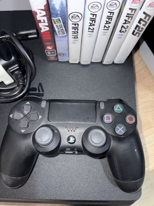 Продавам PlayStation4