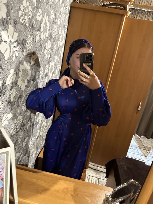 Вечернее платье,в хорошем состоянии, затяжек нет подойдет,до 48