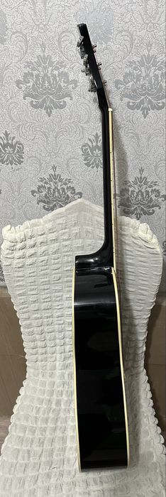 Акустическая гитара