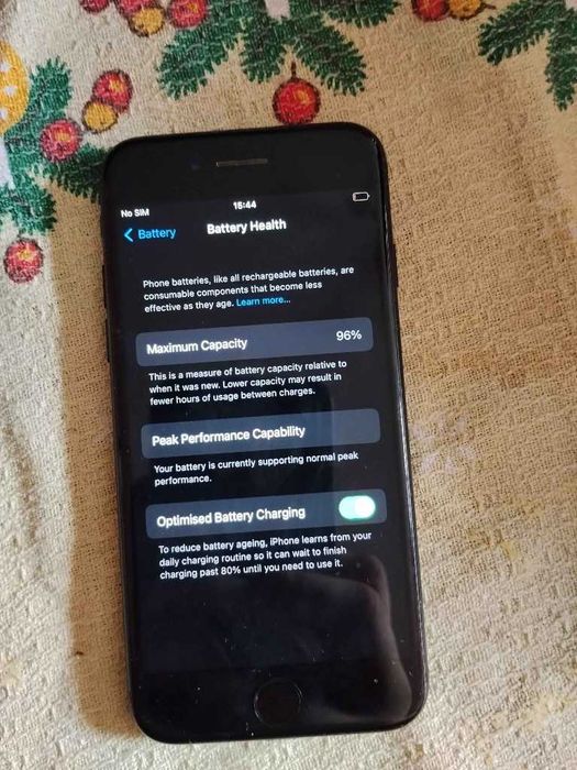 Продавам iPhone 7, 32GB памет, в цвят Matte Black. Телефонът е в супер състояние, без счупено или пукнато